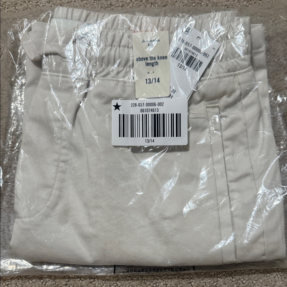 ABERCROMBIE YOUTH Cream Above-the-Knee Shorts